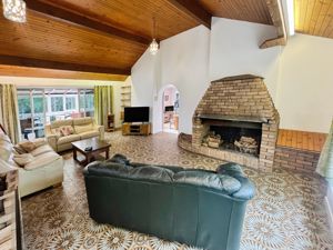 Lounge- click for photo gallery